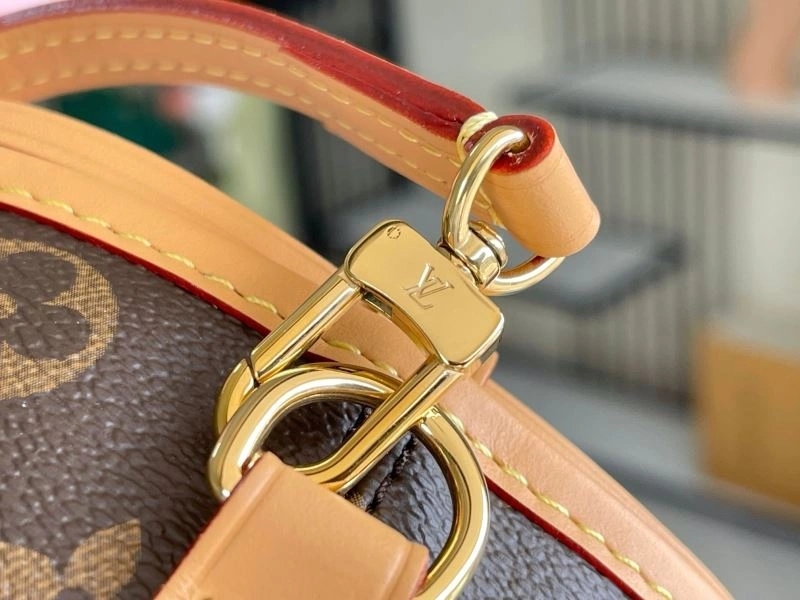 Tailored Louis Vuitton Bucket Bags 94103
