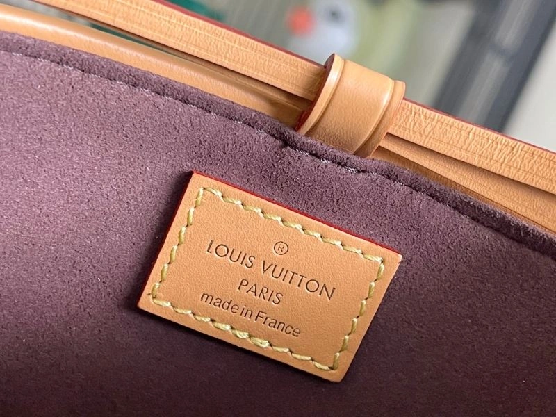 Tailored Louis Vuitton Bucket Bags 94103