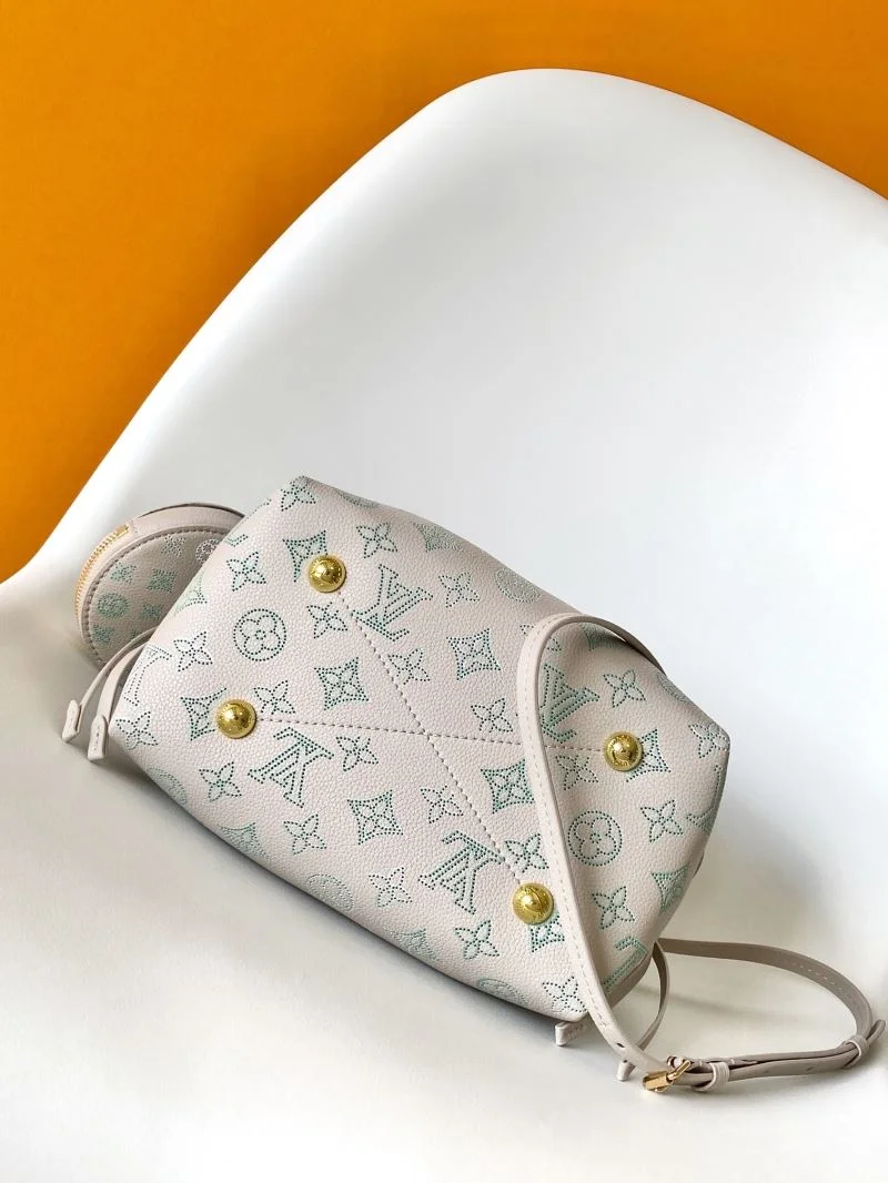 Louis Vuitton Bucket Bags Sleek 43095