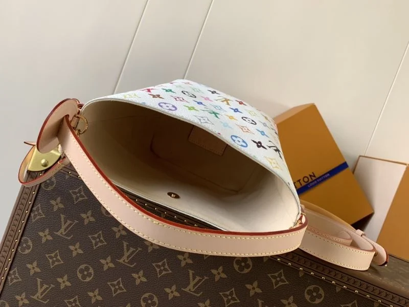 Sleek Louis Vuitton Bucket Bags 43012