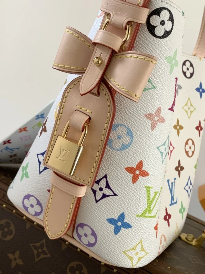 Sleek Louis Vuitton Bucket Bags 43012