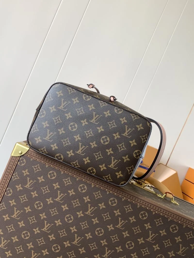 Stretchable Louis Vuitton Bucket Bags 43006