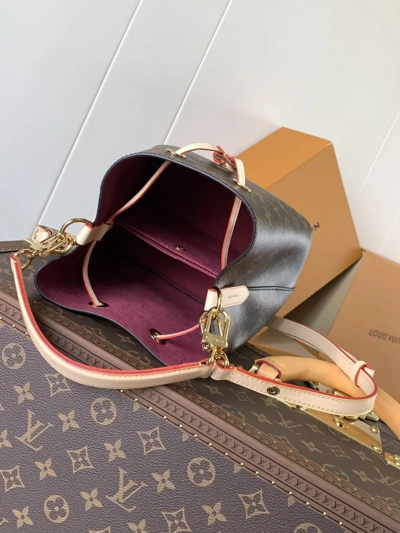 Resilient Louis Vuitton Bucket Bags 42982
