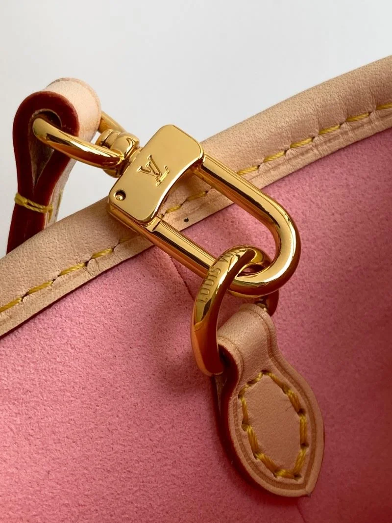 Louis Vuitton Bucket Bags Trendsetting 42973