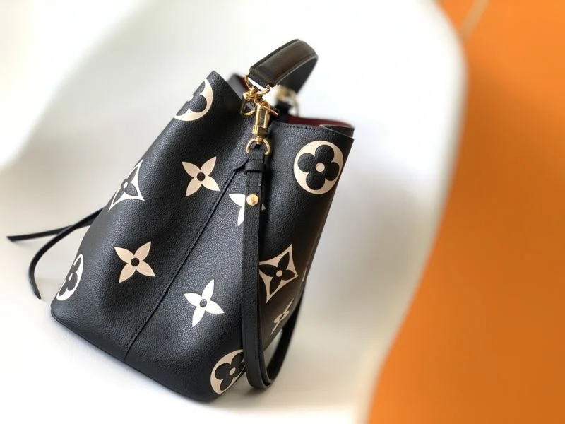 Cozy Louis Vuitton Bucket Bags 41970