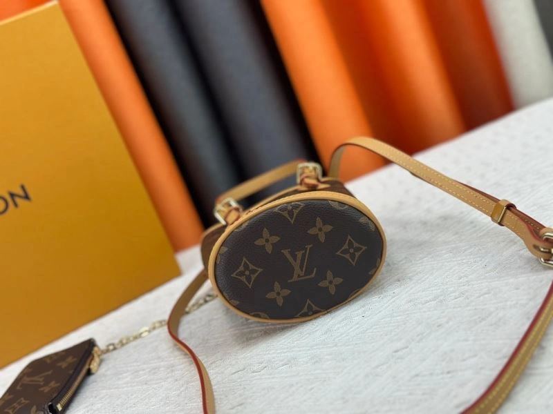 Seasonal Louis Vuitton Bucket Bags 80285