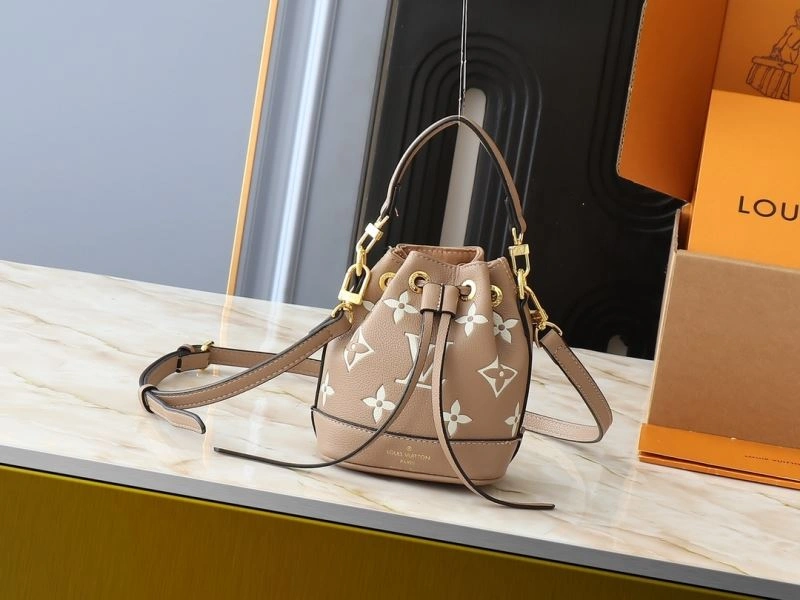 Louis Vuitton Bucket Bags Sleek 88678
