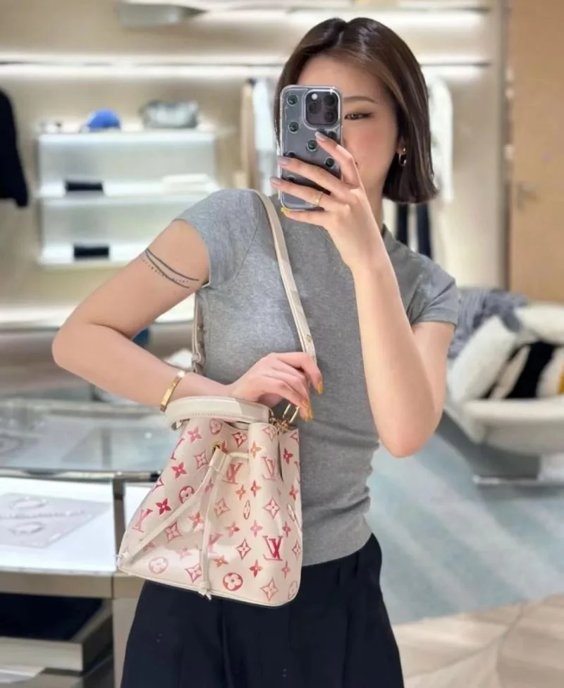 Louis Vuitton Bucket Bags Durable 41417
