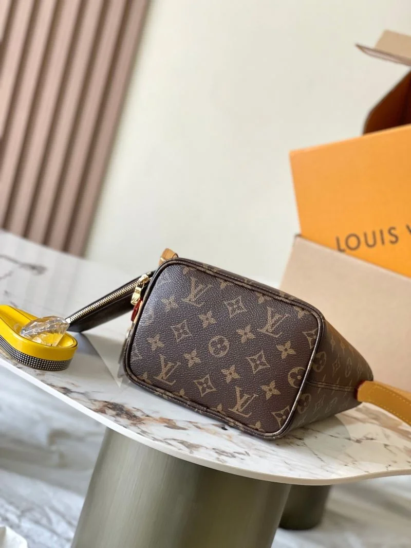 FashionForward Louis Vuitton Bucket Bags 40757