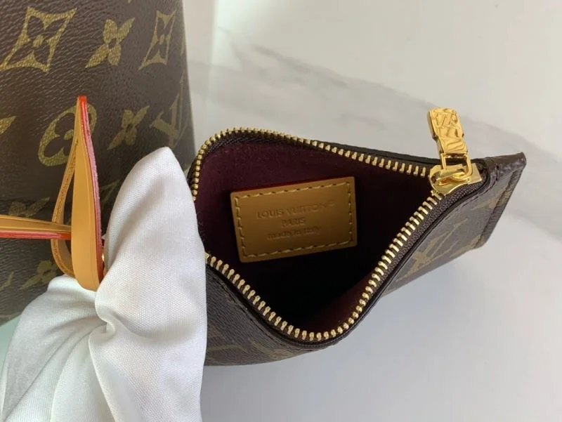 Supportive Louis Vuitton Bucket Bags 40758