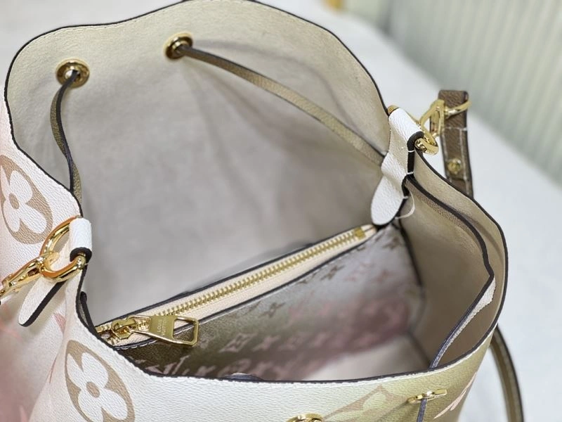 WrinkleFree Louis Vuitton Bucket Bags 79897