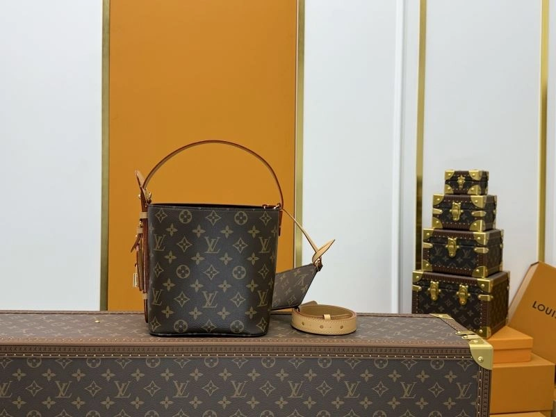 Louis Vuitton Bucket Bags Youthful 79868