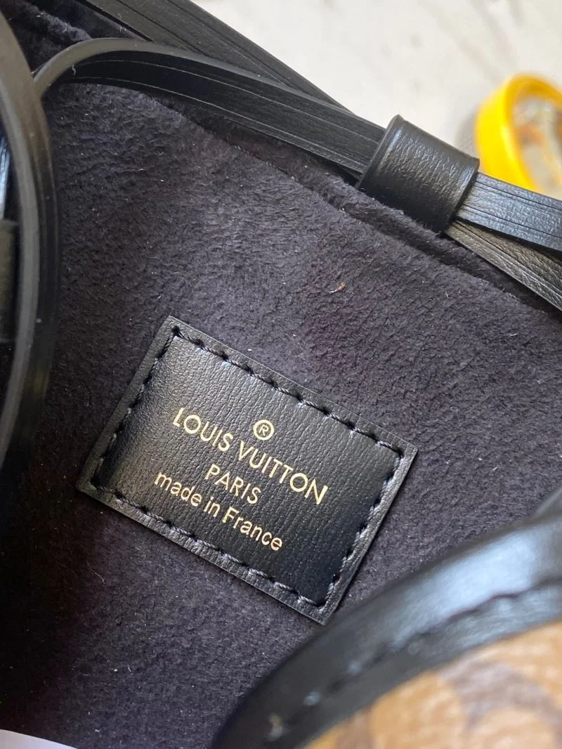 Bright Louis Vuitton Bucket Bags 40144