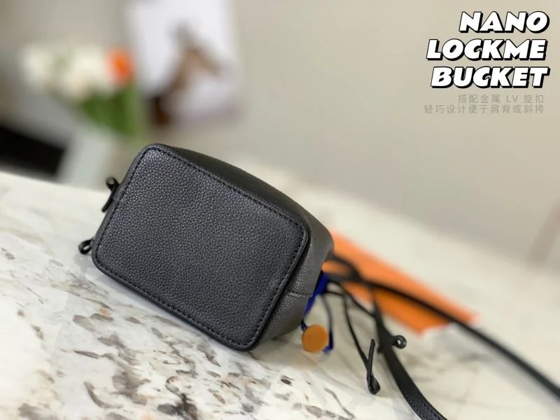 Compact Louis Vuitton Bucket Bags 40137