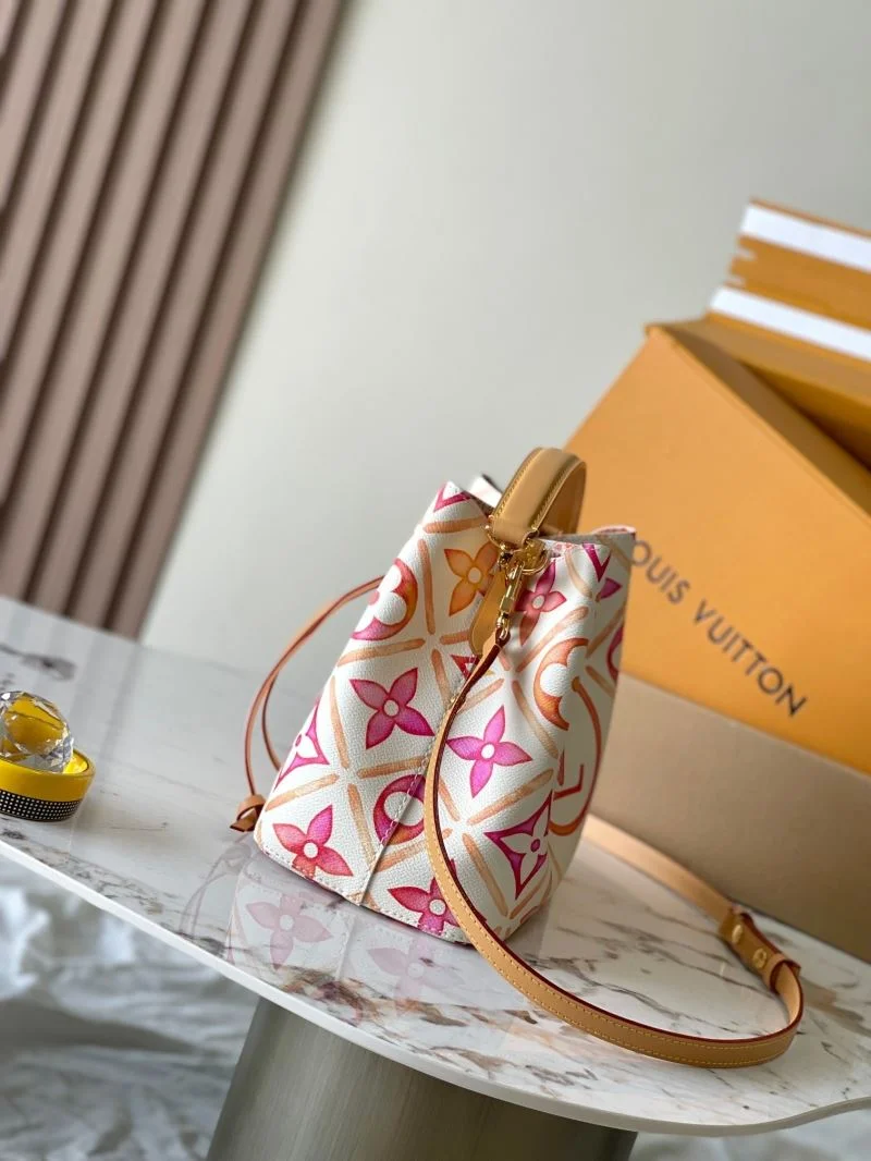 Resilient Louis Vuitton Bucket Bags 40134