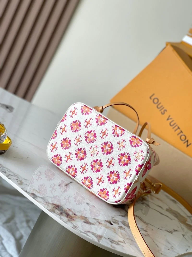 Resilient Louis Vuitton Bucket Bags 40134