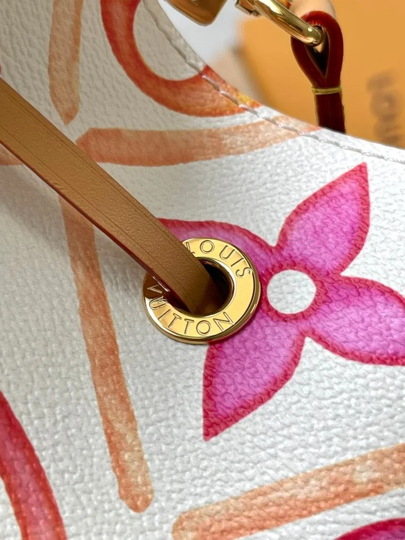 Resilient Louis Vuitton Bucket Bags 40134
