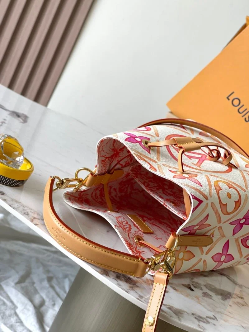 Resilient Louis Vuitton Bucket Bags 40134