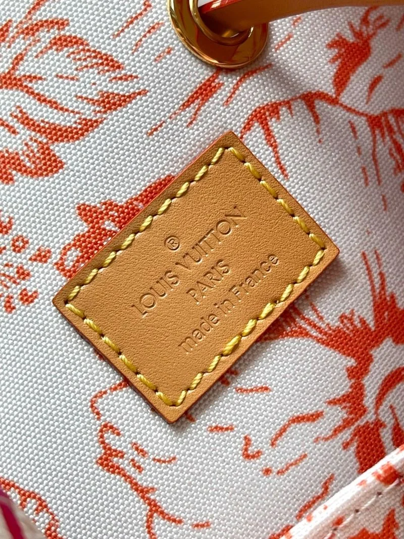 Resilient Louis Vuitton Bucket Bags 40134