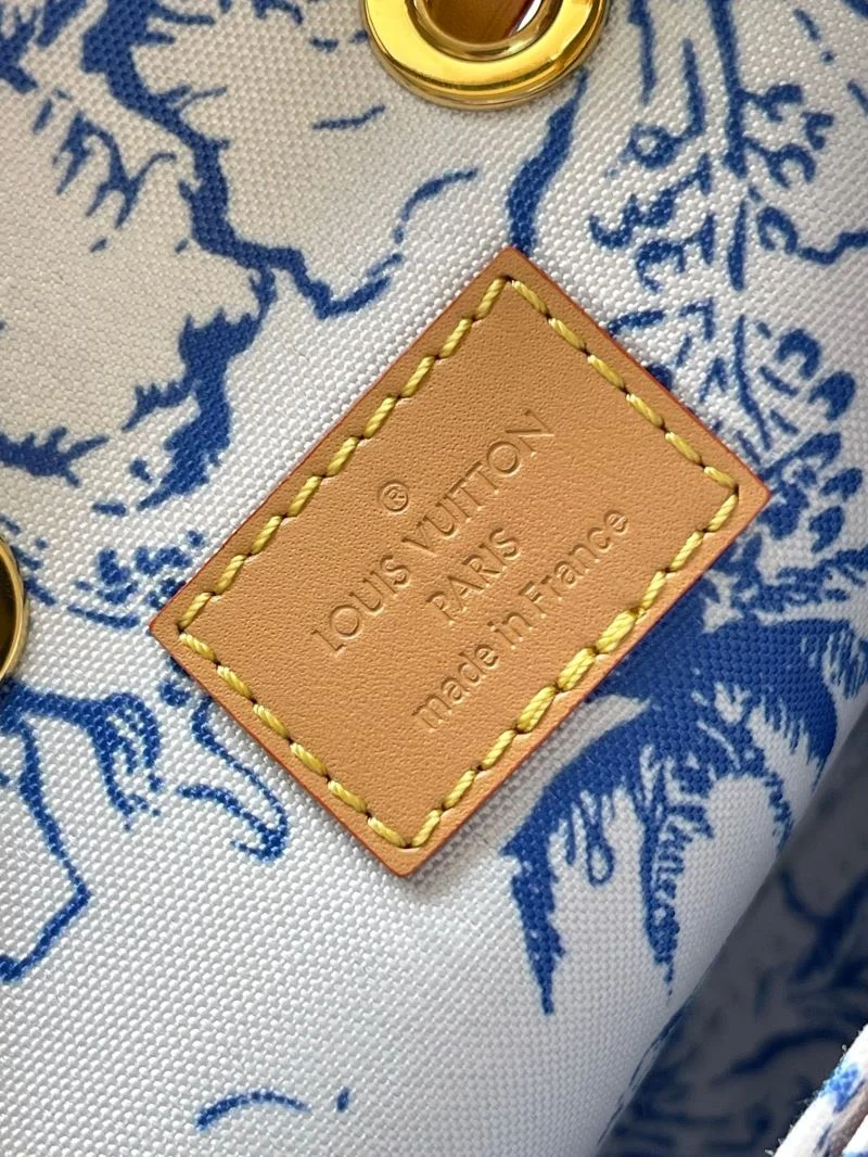 SmoothTexture Louis Vuitton Bucket Bags 40132