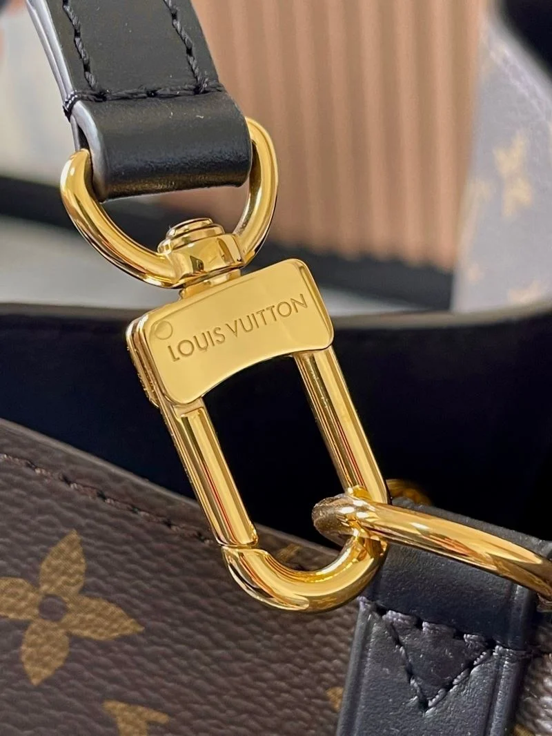 WeatherProof Louis Vuitton Bucket Bags 40125