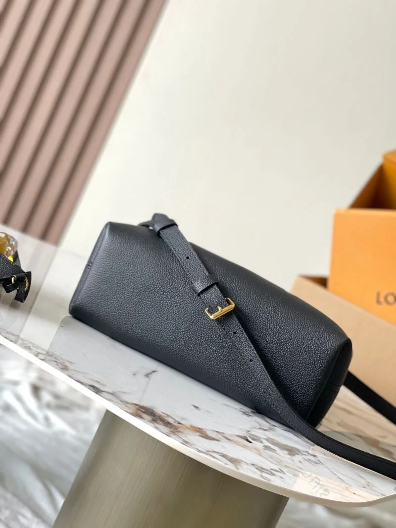 Minimalist Louis Vuitton Bucket Bags 40116