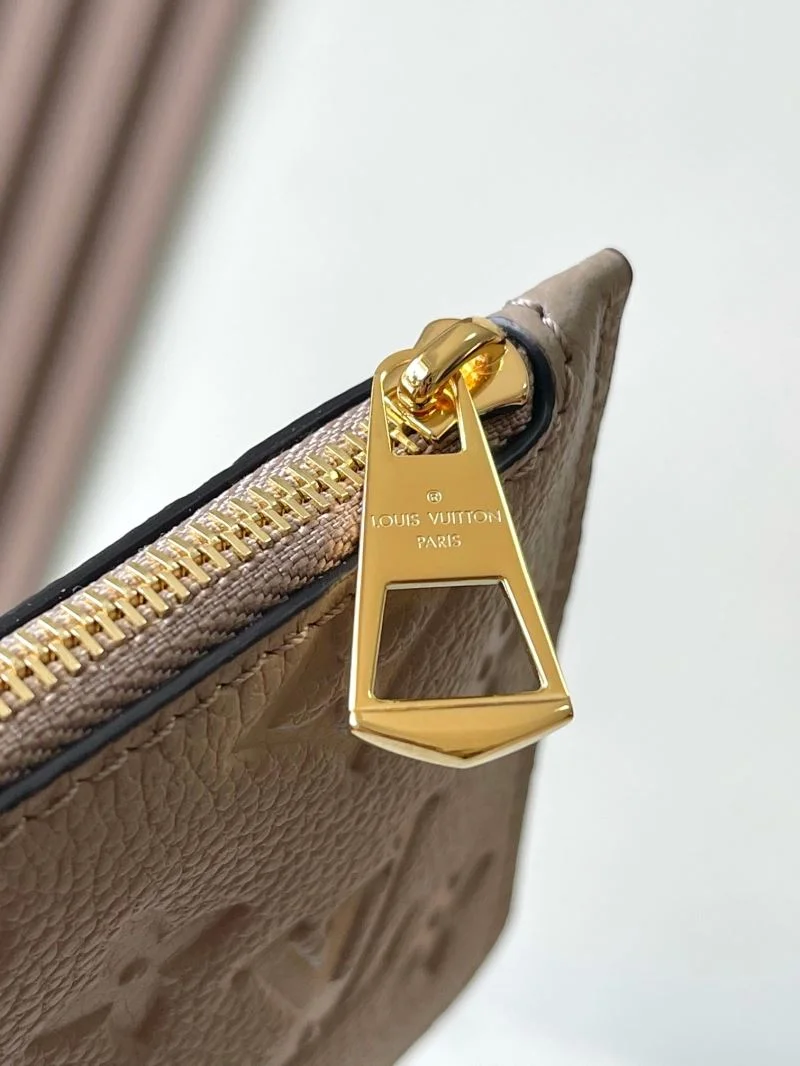 Seasonal Louis Vuitton Bucket Bags 40114