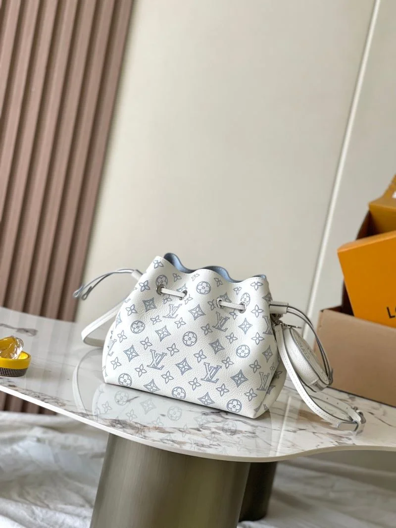 Versatile Louis Vuitton Bucket Bags 40120