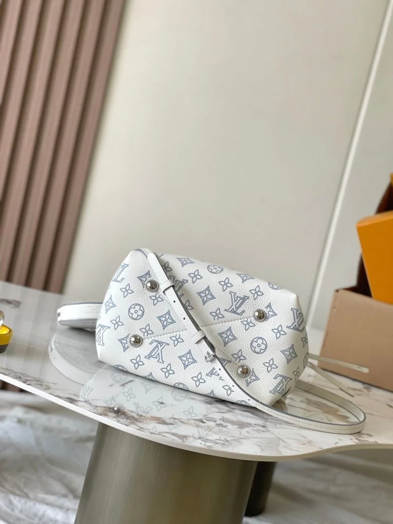 Versatile Louis Vuitton Bucket Bags 40120