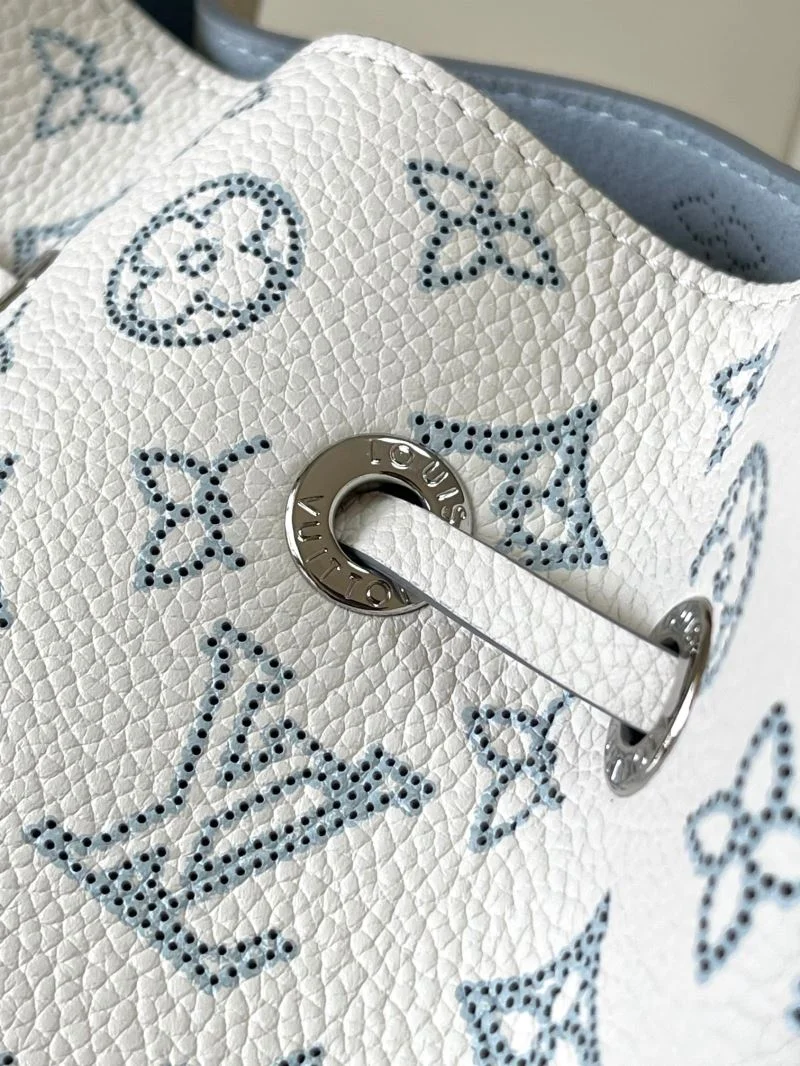 Versatile Louis Vuitton Bucket Bags 40120