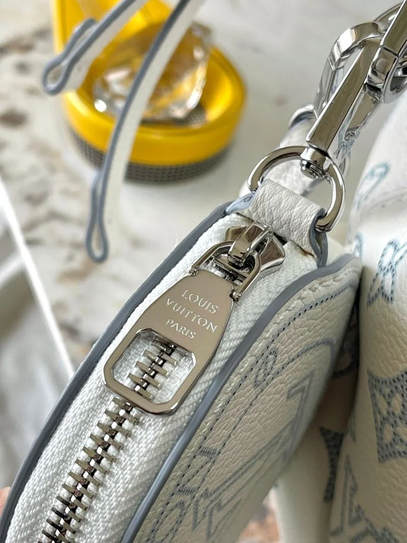 Versatile Louis Vuitton Bucket Bags 40120