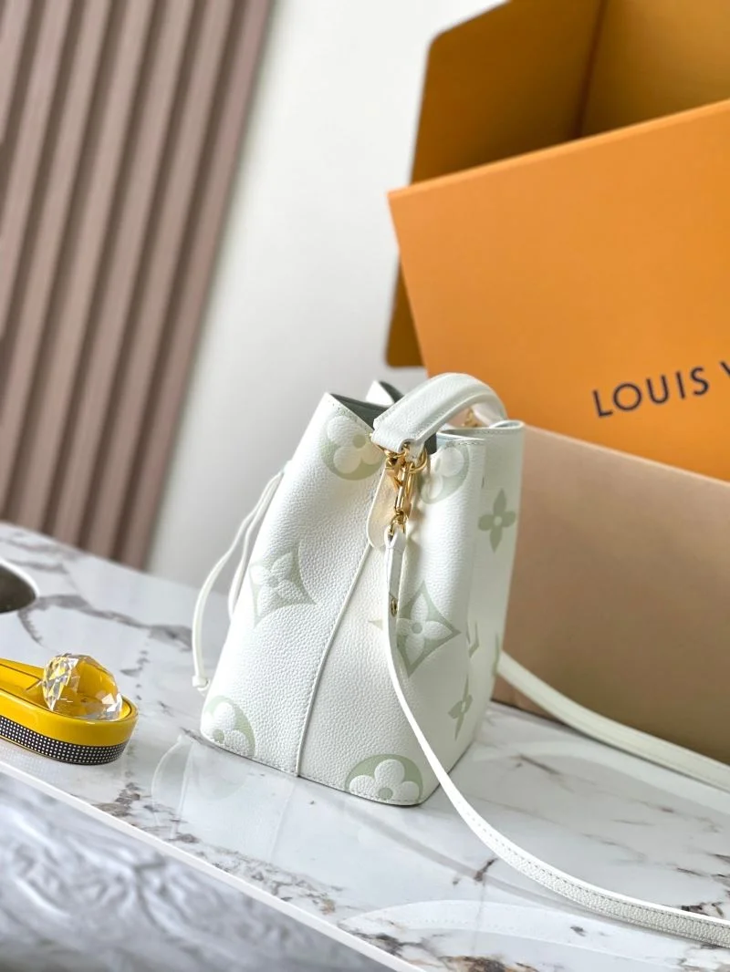 EyeCatching Louis Vuitton Bucket Bags 40159