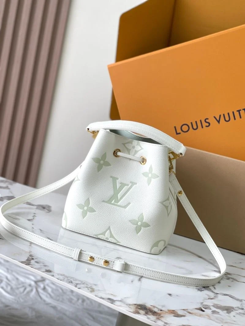 EyeCatching Louis Vuitton Bucket Bags 40159