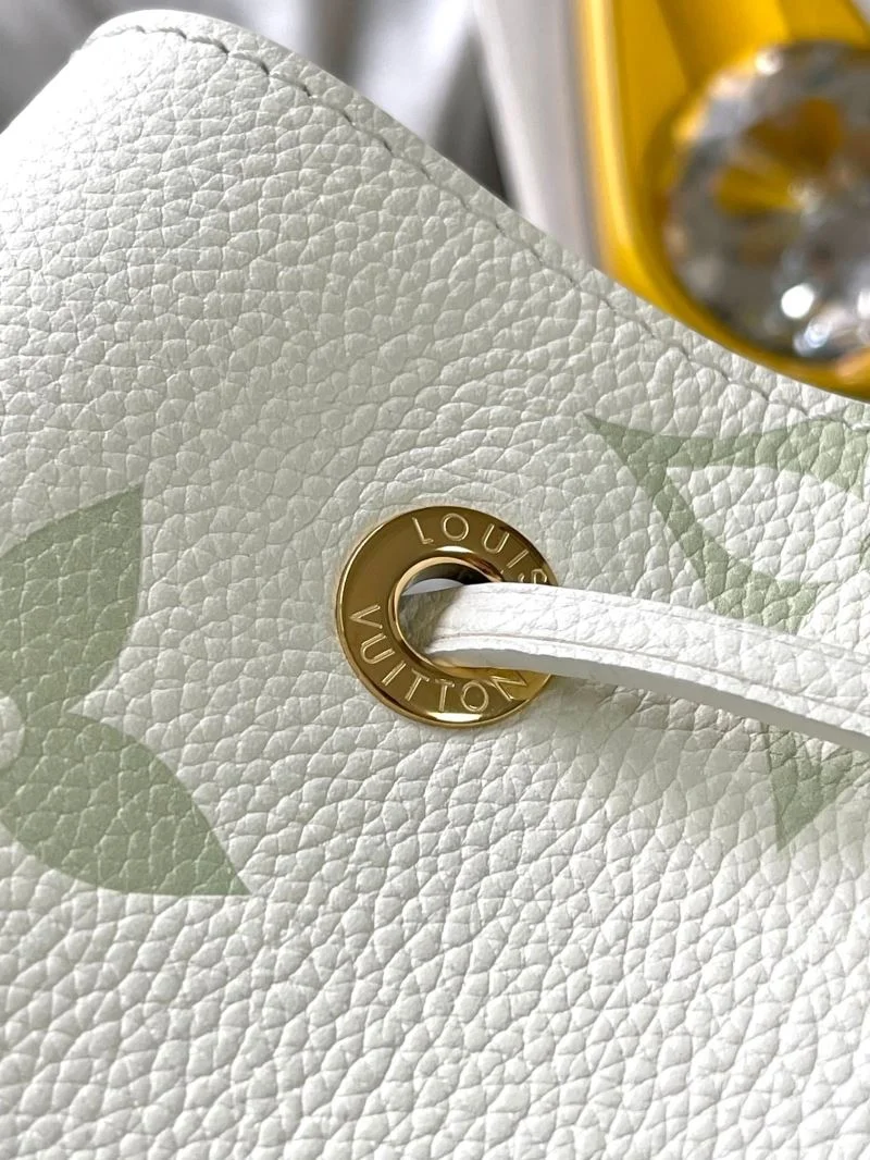 EyeCatching Louis Vuitton Bucket Bags 40159
