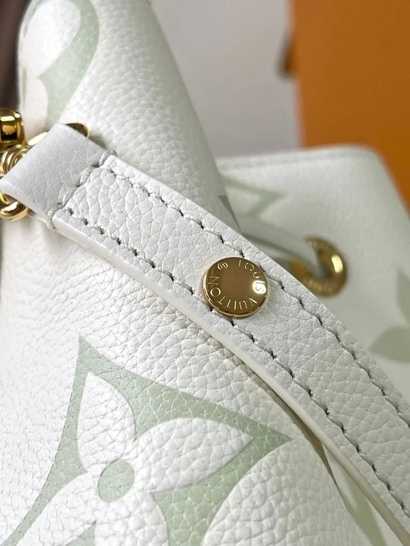 EyeCatching Louis Vuitton Bucket Bags 40159