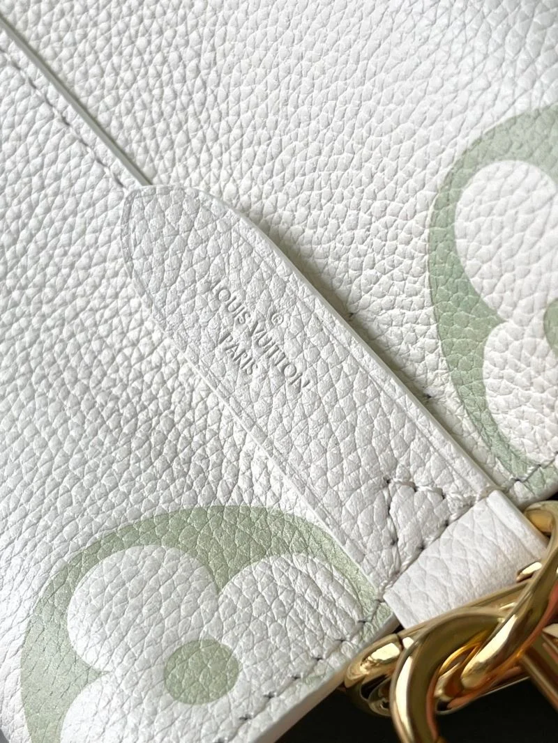 EyeCatching Louis Vuitton Bucket Bags 40159