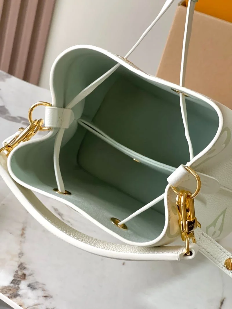 EyeCatching Louis Vuitton Bucket Bags 40159