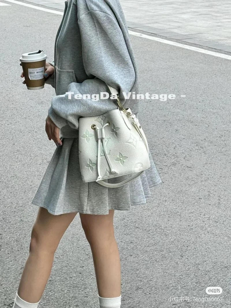 EyeCatching Louis Vuitton Bucket Bags 40159