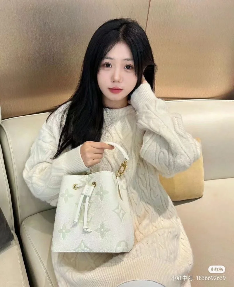 EyeCatching Louis Vuitton Bucket Bags 40159