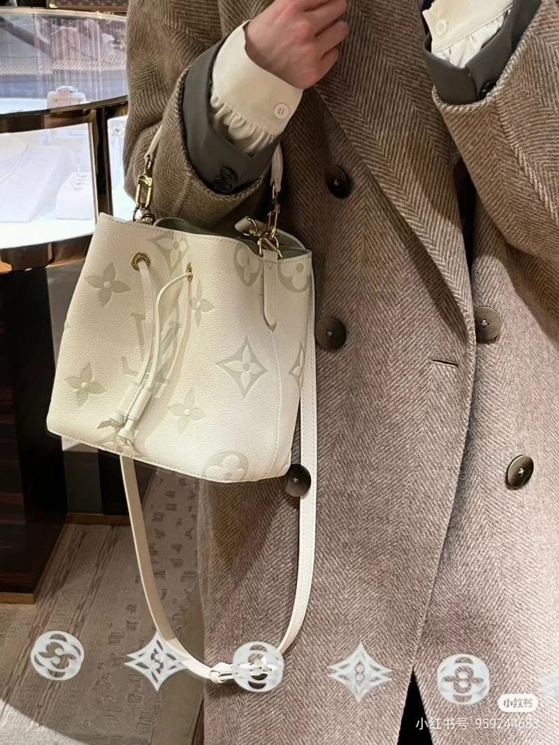 EyeCatching Louis Vuitton Bucket Bags 40159
