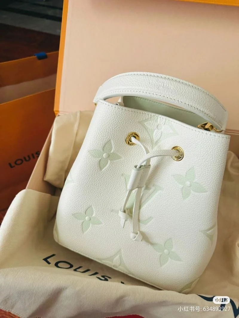 EyeCatching Louis Vuitton Bucket Bags 40159