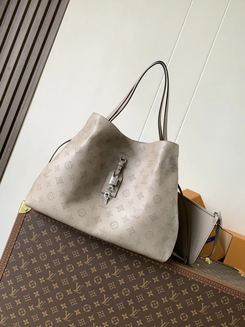 Fashionable Louis Vuitton Bucket Bags 38903
