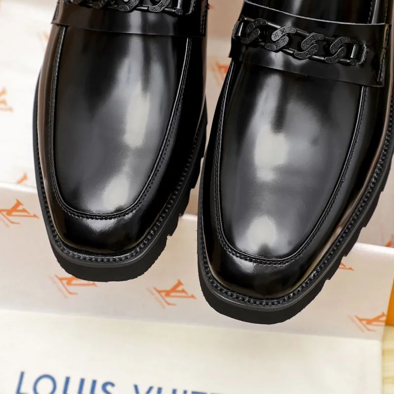 Louis Vuitton Business Shoes Sleek 30843