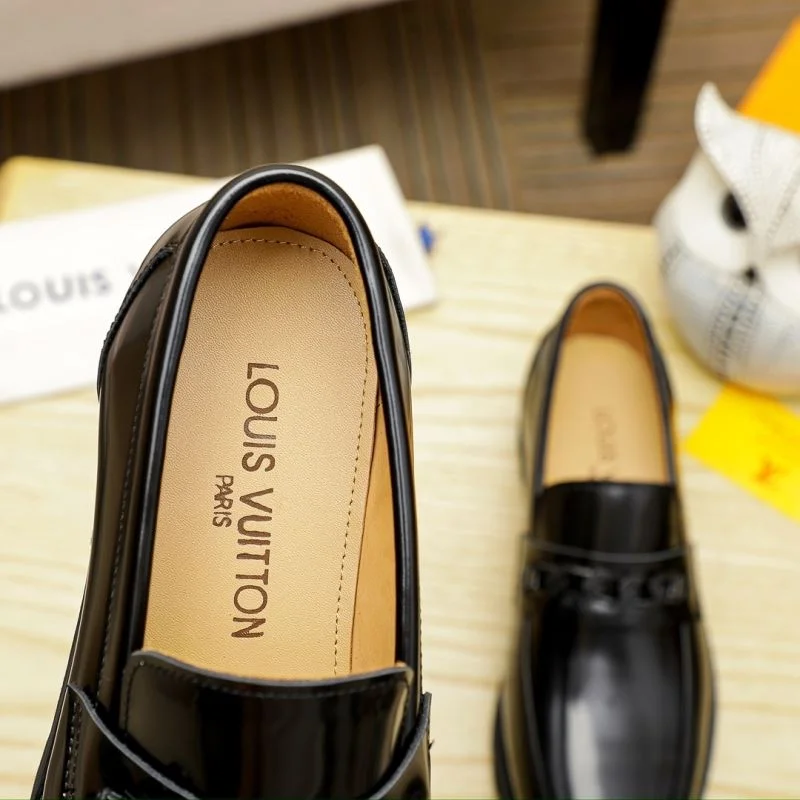 Louis Vuitton Business Shoes Sleek 30843