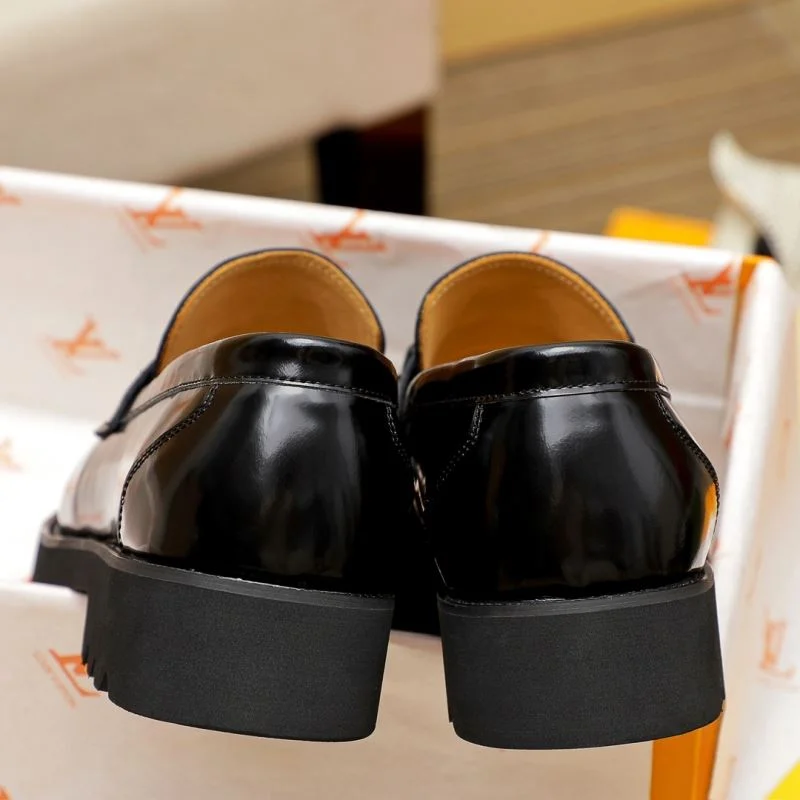 Louis Vuitton Business Shoes Sleek 30843
