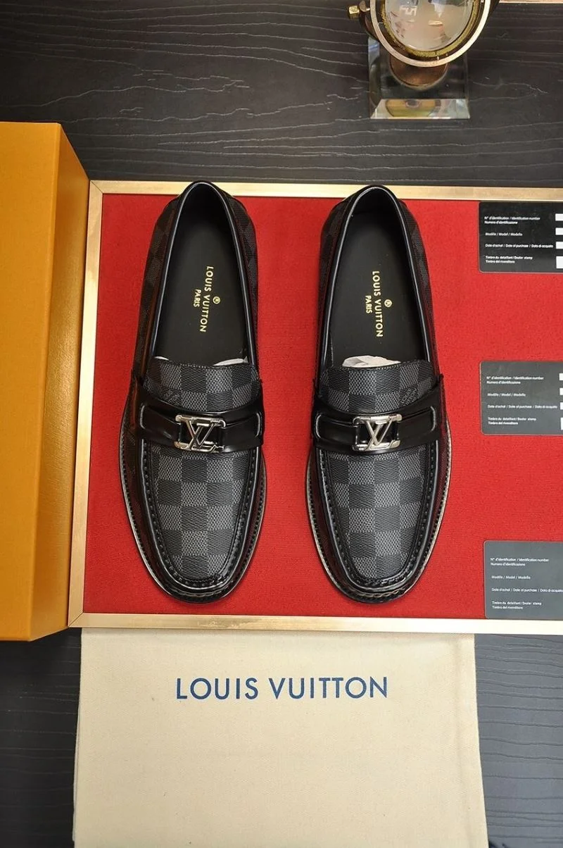 EyeCatching Louis Vuitton Business Shoes 33095