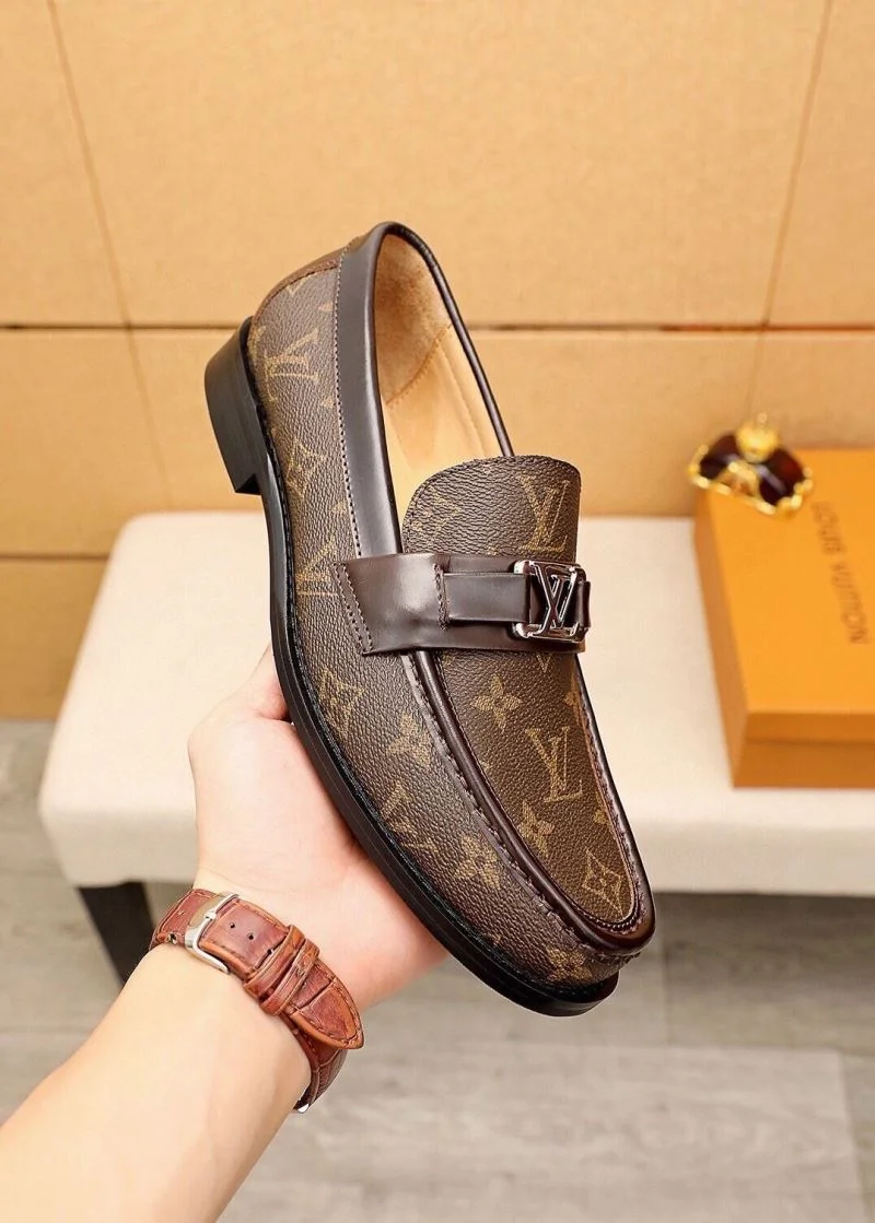 Bright Louis Vuitton Business Shoes 33018