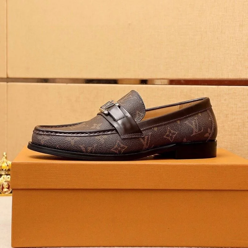 Bright Louis Vuitton Business Shoes 33018