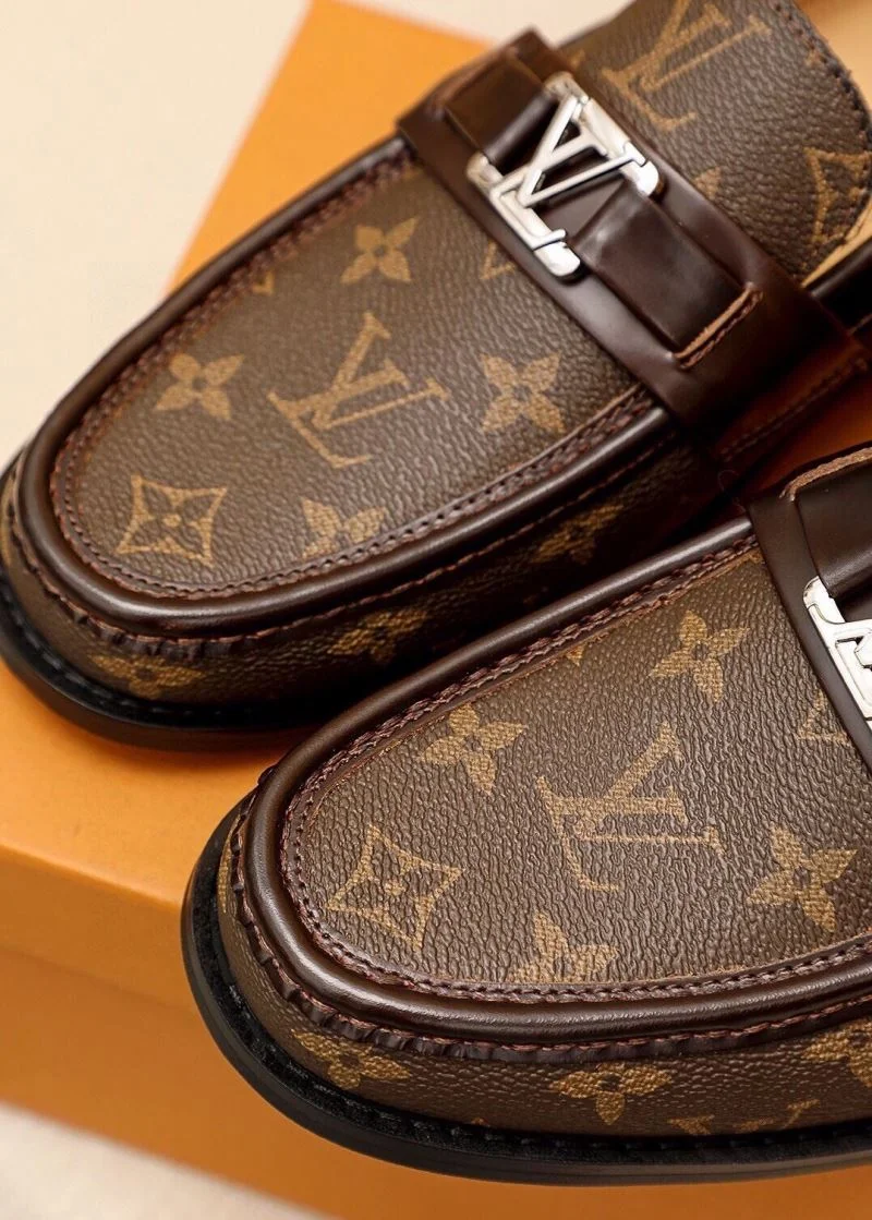 Bright Louis Vuitton Business Shoes 33018