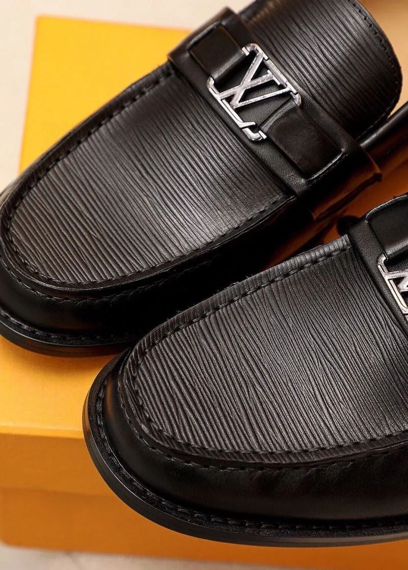 Sporty Louis Vuitton Business Shoes 32990